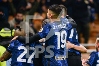 2022-01-12 - 12.01.2022, Milan, Stadio Giuseppe Meazza, Italian Supercup Final: Inter - Juventus, Inter celebrates the winning goal of #7 Alexis Sanchez (Internazionale) for the 2:1 - ITALIAN SUPERCUP FINAL 2022 - INTER - FC INTERNAZIONALE VS JUVENTUS FC - ITALIAN SUPER CUP - SOCCER