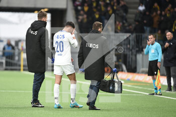 2022-04-09 - April 9th, 2022, Bern, Wankdorf, Super League: BSC Young Boys - FC Lausanne-Sport, #20 Hicham Mahou (Lausanne) is replaced injured after a duel. - BSC YOUNG BOYS VS FC LAUSANNE-SPORT - SWISS SUPER LEAGUE - SOCCER