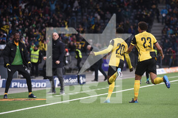 2022-04-09 - April 9th, 2022, Bern, Wankdorf, Super League: BSC Young Boys - FC Lausanne-Sport, #23 Aurele Amenda is happy with #20 Sheikh Niasse (Young Boys) about his goal to make it 2-1. - BSC YOUNG BOYS VS FC LAUSANNE-SPORT - SWISS SUPER LEAGUE - SOCCER