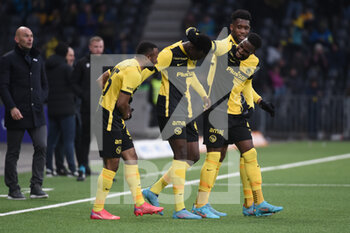 2022-04-09 - April 9th, 2022, Bern, Wankdorf, Super League: BSC Young Boys - FC Lausanne-Sport, the players from BSC Young Boys are happy about the goal to 2:1 by #20 Sheikh Niasse (Young Boys). - BSC YOUNG BOYS VS FC LAUSANNE-SPORT - SWISS SUPER LEAGUE - SOCCER