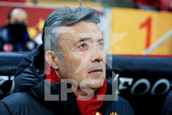 2022-01-23 - Head coach Domenec Torrent Font of Galatasaray during the Turkish championship Super Lig football match between Galatasaray and Trabzonspor on January 23, 2022 at Nef Stadyumu in Istanbul, Turkey - GALATASARAY VS TRABZONSPOR - TURKISH SUPER LEAGUE - SOCCER