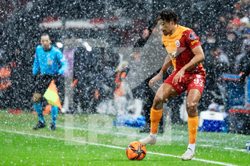 2022-01-23 - Sacha Boey of Galatasaray during the Turkish championship Super Lig football match between Galatasaray and Trabzonspor on January 23, 2022 at Nef Stadyumu in Istanbul, Turkey - GALATASARAY VS TRABZONSPOR - TURKISH SUPER LEAGUE - SOCCER