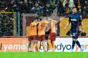 2022-01-23 - Alexandru Cicaldau of Galatasaray celebrate scoring his side's first goal during the Turkish championship Super Lig football match between Galatasaray and Trabzonspor on January 23, 2022 at Nef Stadyumu in Istanbul, Turkey - GALATASARAY VS TRABZONSPOR - TURKISH SUPER LEAGUE - SOCCER