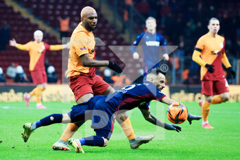 2022-01-23 - Ryan Babel of Galatasaray, Manolis Siopis of Trabzonspor during the Turkish championship Super Lig football match between Galatasaray and Trabzonspor on January 23, 2022 at Nef Stadyumu in Istanbul, Turkey - GALATASARAY VS TRABZONSPOR - TURKISH SUPER LEAGUE - SOCCER