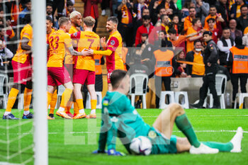 2022-04-02 - Ryan Babel of Galatasaray is celebrating his goal during the Turkish championship Super Lig football match between Galatasaray and Fatih Karagumruk on April 2, 2022 at Nef Stadyumu in Istanbul, Turkey - GALATASARAY VS FATIH KARAGUMRUK - TURKISH SUPER LEAGUE - SOCCER