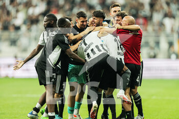 2022-08-06 - Players of Besiktas celebrate the Rachid Ghezzal's goal during the Turkish championship Super Lig football match between Besiktas and Kayserispor on August 6, 2022 at Vodafone Park in Istanbul, Turkey - FOOTBALL - TURKISH CHAMP - BESIKTAS V KAYSERISPOR - TURKISH SUPER LEAGUE - SOCCER