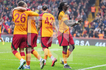 2022-12-25 - Bafetimbi Gomis of Galatasaray celebrates after scoring the team's second goal during the Turkish championship, Super Lig football match between Galatasaray and Istanbulspor AS on December 25, 2022 at the NEF Stadyumu in Istanbul, Turkey - FOOTBALL - TURKISH CHAMP - GALATASARAY V ISTANBULSPOR - TURKISH SUPER LEAGUE - SOCCER