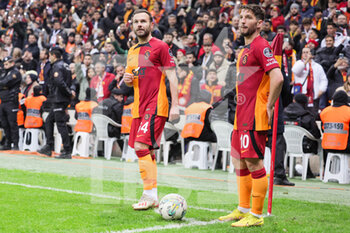 2022-12-25 - Juan Mata with Dries Mertens of Galatasaray during the Turkish championship, Super Lig football match between Galatasaray and Istanbulspor AS on December 25, 2022 at the NEF Stadyumu in Istanbul, Turkey - FOOTBALL - TURKISH CHAMP - GALATASARAY V ISTANBULSPOR - TURKISH SUPER LEAGUE - SOCCER