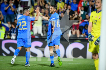 2022-06-07 - Italy's Lorenzo Pellegrini celebrates after scoring a goal 2-0 with Italy's Giacomo Raspadori - ITALY VS HUNGARY - UEFA NATIONS LEAGUE - SOCCER