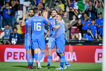 2022-06-07 - Italy's Lorenzo Pellegrini celebrates after scoring a goal 2-0 with teammates - ITALY VS HUNGARY - UEFA NATIONS LEAGUE - SOCCER