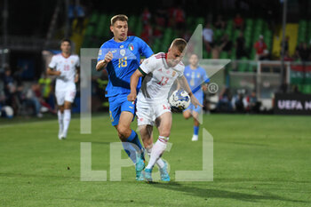 2022-06-07 - Italy's Nicolò Barella in action against Hungary's Andras Schafer - ITALY VS HUNGARY - UEFA NATIONS LEAGUE - SOCCER