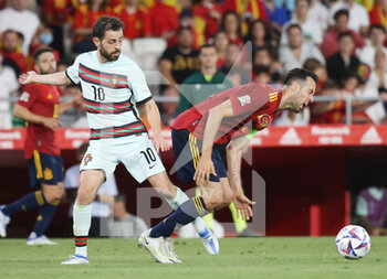 2022-06-02 - Bernardo Silva of Portugal and Sergio Busquets of Spain during the UEFA Nations League, League A - Group A2 football match between Spain and Portugal on June 2, 2022 at Benito Villamarin stadium in Sevilla, Spain - FOOTBALL - NATIONS LEAGUE - SPAIN V PORTUGAL - UEFA NATIONS LEAGUE - SOCCER