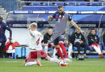 2022-06-03 - Karim Benzema of France, Victor Nelsson of Denmark (left) during the UEFA Nations League League A - Group 1 football match between France and Denmark on June 3, 2022 at Stade de France in Saint-Denis near Paris, France - FOOTBALL - NATIONS LEAGUE - FRANCE V DENMARK - UEFA NATIONS LEAGUE - SOCCER