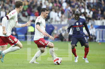 2022-06-03 - Pierre-Emile Hojbjerg of Denmark, N'Golo Kante of France during the UEFA Nations League League A - Group 1 football match between France and Denmark on June 3, 2022 at Stade de France in Saint-Denis near Paris, France - FOOTBALL - NATIONS LEAGUE - FRANCE V DENMARK - UEFA NATIONS LEAGUE - SOCCER