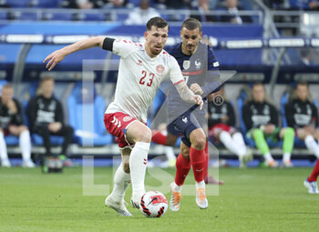 2022-06-03 - Pierre-Emile Hojbjerg of Denmark, Antoine Griezmann of France during the UEFA Nations League League A - Group 1 football match between France and Denmark on June 3, 2022 at Stade de France in Saint-Denis near Paris, France - FOOTBALL - NATIONS LEAGUE - FRANCE V DENMARK - UEFA NATIONS LEAGUE - SOCCER