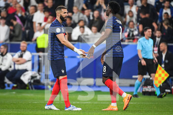 2022-06-03 - Karim BENZEMA of France celebrate his goal with Aurelien TCHOUAMENI of France during the UEFA Nations League, League A - Group 1 football match between France and Denmark on June 3, 2022 at Stade de France in Saint-Denis near Paris, France - FOOTBALL - NATIONS LEAGUE - FRANCE V DENMARK - UEFA NATIONS LEAGUE - SOCCER