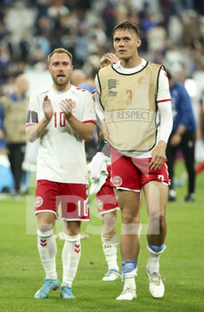 2022-06-03 - Christian Eriksen, Jannik Vestergaard of Denmark celebrate the victory following the UEFA Nations League League A - Group 1 football match between France and Denmark on June 3, 2022 at Stade de France in Saint-Denis near Paris, France - FOOTBALL - NATIONS LEAGUE - FRANCE V DENMARK - UEFA NATIONS LEAGUE - SOCCER