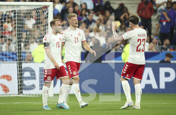 2022-06-03 - Andreas Cornelius of Denmark #21 celebrates his second goal with Christian Eriksen, Pierre-Emile Hojbjerg during the UEFA Nations League League A - Group 1 football match between France and Denmark on June 3, 2022 at Stade de France in Saint-Denis near Paris, France - FOOTBALL - NATIONS LEAGUE - FRANCE V DENMARK - UEFA NATIONS LEAGUE - SOCCER