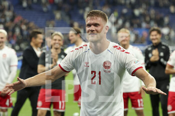 2022-06-03 - Andreas Cornelius of Denmark celebrates the victory following the UEFA Nations League League A - Group 1 football match between France and Denmark on June 3, 2022 at Stade de France in Saint-Denis near Paris, France - FOOTBALL - NATIONS LEAGUE - FRANCE V DENMARK - UEFA NATIONS LEAGUE - SOCCER