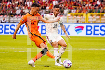 2022-06-03 - Steven Berghuis of the Netherlands is challenged by Eden Hazard of Belgium during the UEFA Nations League 2022, League A Group 4 football match between Belgium and Netherlands on June 3, 2022 at the King Baudouin Stadium in Brussels, Belgium - FOOTBALL - NATIONS LEAGUE 2022 - BELGIUM V NETHERLANDS - UEFA NATIONS LEAGUE - SOCCER