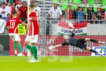 2022-06-04 - Jordan Pickford (1) of England tries to save the penalty from Dominik Szoboszlai (10) of Hungary during the UEFA Nations League, League A - Group 3 football match between Hungary and England on June 4, 2022 at Puskas Arena Park in Budapest, Hungary - FOOTBALL - NATIONS LEAGUE 2022 - HUNGARY V ENGLAND - UEFA NATIONS LEAGUE - SOCCER