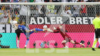 2022-06-07 - Thomas Muller in duel with Kyle Walker and Jordan Pickford of England during the UEFA Nations League 2022, League A - Group 3 football match between Germany and England on June 7, 2022 at Allianz Arena in Munich, Germany - FOOTBALL - NATIONS LEAGUE 2022 - GERMANY V ENGLAND - UEFA NATIONS LEAGUE - SOCCER