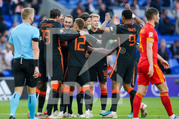 2022-06-08 - Teun Koopmeiners of The Netherlands celebrates after scoring with teammates during the UEFA Nations League 2022, League A - Group 4 football match between Wales and The Netherlands on June 8, 2022 at Cardiff City Stadium in Cardiff, Wales - FOOTBALL - NATIONS LEAGUE 2022 - WALES V NETHERLANDS - UEFA NATIONS LEAGUE - SOCCER