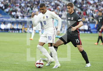 2022-06-13 - Kylian Mbappe of France, Mario Pasalic of Croatia during the UEFA Nations League, League A - Group 1 football match between France and Croatia on June 13, 2022 at Stade de France in Saint-Denis near Paris, France - FOOTBALL - NATIONS LEAGUE - FRANCE V CROATIA - UEFA NATIONS LEAGUE - SOCCER