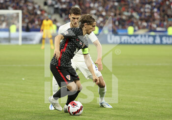 2022-06-13 - Luka Modric of Croatia, Benjamin Pavard of France during the UEFA Nations League, League A - Group 1 football match between France and Croatia on June 13, 2022 at Stade de France in Saint-Denis near Paris, France - FOOTBALL - NATIONS LEAGUE - FRANCE V CROATIA - UEFA NATIONS LEAGUE - SOCCER