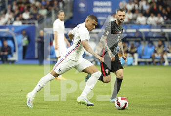 2022-06-13 - Kylian Mbappe of France, Marcelo Brozovic of Croatia during the UEFA Nations League, League A - Group 1 football match between France and Croatia on June 13, 2022 at Stade de France in Saint-Denis near Paris, France - FOOTBALL - NATIONS LEAGUE - FRANCE V CROATIA - UEFA NATIONS LEAGUE - SOCCER