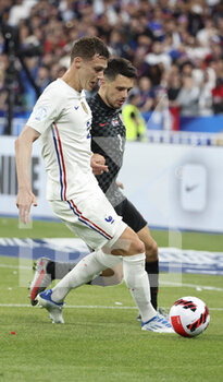 2022-06-13 - Benjamin Pavard of France, Sime Vrsaljko of Croatia during the UEFA Nations League, League A - Group 1 football match between France and Croatia on June 13, 2022 at Stade de France in Saint-Denis near Paris, France - FOOTBALL - NATIONS LEAGUE - FRANCE V CROATIA - UEFA NATIONS LEAGUE - SOCCER