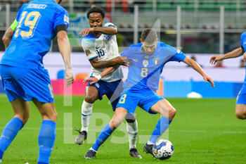 23/09/2022 - Italy's Jorginho hampered by England's Raheem Sterling - ITALY VS ENGLAND - UEFA NATIONS LEAGUE - CALCIO