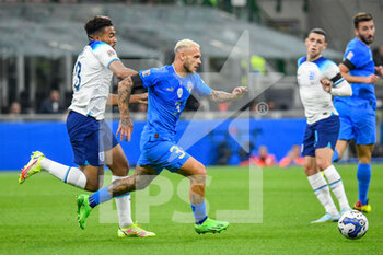 23/09/2022 - Italy's Federico D'imbarco fights for the ball against England's Reece James - ITALY VS ENGLAND - UEFA NATIONS LEAGUE - CALCIO