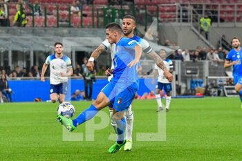 23/09/2022 - Italy's Giacomo Raspadori stops the ball against England's Kyle Walker - ITALY VS ENGLAND - UEFA NATIONS LEAGUE - CALCIO
