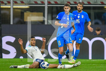 23/09/2022 - Italy's Jorginho hampered by England's Jude Bellingham - ITALY VS ENGLAND - UEFA NATIONS LEAGUE - CALCIO