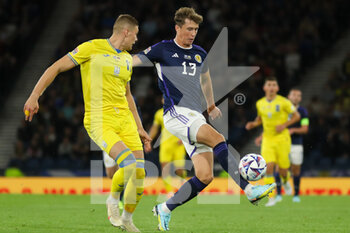2022-09-21 - Jack Hendry of Scotland controls the ball under pressure from Artem Dovbyk of Ukraine during the UEFA Nations League match between Scotland and Ukraine at Hampden Park, Glasgow, United Kingdom on 21 September 2022. Photo Colin Poultney / ProSportsImages / DPPI - FOOTBALL - UEFA NATIONS LEAGUE - SCOTLAND V UKRAINE - UEFA NATIONS LEAGUE - SOCCER