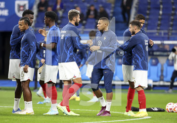 2022-09-22 - Olivier Giroud, Kylian Mbappe of France during the warm-up before the UEFA Nations League, League A - Group 1 football match between France and Austria on September 22, 2022 at Stade de France in Saint-Denis near Paris, France - FOOTBALL - NATIONS LEAGUE - FRANCE V AUSTRIA - UEFA NATIONS LEAGUE - SOCCER