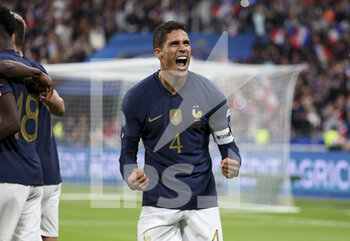 22/09/2022 - Raphael Varane of France celebrates the goal of Kylian Mbappe of France during the UEFA Nations League, League A - Group 1 football match between France and Austria on September 22, 2022 at Stade de France in Saint-Denis near Paris, France - FOOTBALL - NATIONS LEAGUE - FRANCE V AUSTRIA - UEFA NATIONS LEAGUE - CALCIO