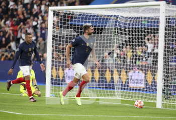 2022-09-22 - Olivier Giroud of France celebrates his goal with Kylian Mbappe (left) during the UEFA Nations League, League A - Group 1 football match between France and Austria on September 22, 2022 at Stade de France in Saint-Denis near Paris, France - FOOTBALL - NATIONS LEAGUE - FRANCE V AUSTRIA - UEFA NATIONS LEAGUE - SOCCER