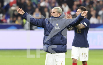 2022-09-22 - Antoine Griezmann of France salutes the fans following the UEFA Nations League, League A - Group 1 football match between France and Austria on September 22, 2022 at Stade de France in Saint-Denis near Paris, France - FOOTBALL - NATIONS LEAGUE - FRANCE V AUSTRIA - UEFA NATIONS LEAGUE - SOCCER