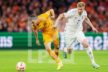 2022-09-25 - Steven Berghuis of The Netherlands, Kevin de Bruyne of Belgium during the UEFA Nations League, League A Group 4, football match between Netherlands and Belgium on September 25, 2022 at Johan Cruijff ArenA in Amsterdam, Netherlands - FOOTBALL - NATIONS LEAGUE - NETHERLANDS V BELGIUM - UEFA NATIONS LEAGUE - SOCCER