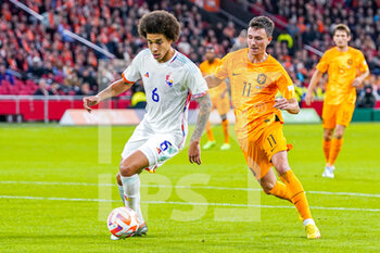 2022-09-25 - Axel Witsel of Belgium, Steven Berghuis of Netherlands during the UEFA Nations League, League A Group 4, football match between Netherlands and Belgium on September 25, 2022 at Johan Cruijff ArenA in Amsterdam, Netherlands - FOOTBALL - NATIONS LEAGUE - NETHERLANDS V BELGIUM - UEFA NATIONS LEAGUE - SOCCER