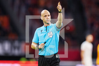 2022-09-25 - Referee Anthony Taylor during the UEFA Nations League, League A Group 4, football match between Netherlands and Belgium on September 25, 2022 at Johan Cruijff ArenA in Amsterdam, Netherlands - FOOTBALL - NATIONS LEAGUE - NETHERLANDS V BELGIUM - UEFA NATIONS LEAGUE - SOCCER