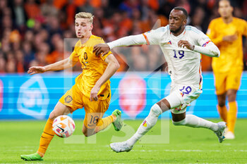 2022-09-25 - Kenneth Taylor of The Netherlands, Dodi Lukebakio of Belgium during the UEFA Nations League, League A Group 4, football match between Netherlands and Belgium on September 25, 2022 at Johan Cruijff ArenA in Amsterdam, Netherlands - FOOTBALL - NATIONS LEAGUE - NETHERLANDS V BELGIUM - UEFA NATIONS LEAGUE - SOCCER