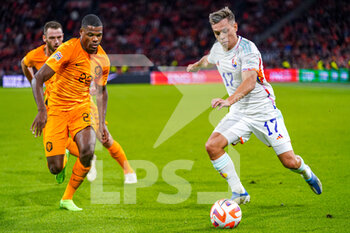 2022-09-25 - Leandro Trossard of Belgium, Denzel Dumfries of Netherlands during the UEFA Nations League, League A Group 4, football match between Netherlands and Belgium on September 25, 2022 at Johan Cruijff ArenA in Amsterdam, Netherlands - FOOTBALL - NATIONS LEAGUE - NETHERLANDS V BELGIUM - UEFA NATIONS LEAGUE - SOCCER
