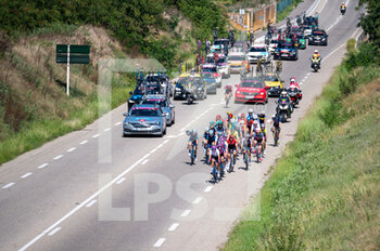 2022-09-12 - Peloton during the TCFIA 2022, Tour Cycliste Feminin International de L'Ardeche, Stage 7, Vesseaux - Privas (121 Km) on September 12, 2022 in Privas, France - CYCLING - TCFIA 2022 - STAGE 7 - STREET - CYCLING