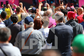 2022-05-19 - Fans during the 105nd Giro d'Italia - Tour of Italy - cycle race, from Parma to Genova on May 19, 2022. (Photo by Luca Amedeo Bizzarri/LiveMedia)  - STAGE 12 - PARMA - GENOVA - GIRO D'ITALIA - CYCLING
