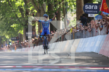 2022-05-21 - Simon Yates wins the 14th stage of the Giro d'Italia - STAGE 14 - SANTENA - TORINO - GIRO D'ITALIA - CYCLING