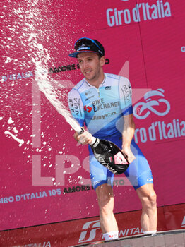 2022-05-21 - Simon Yates celebrating after winning the 14th stage of the Giro d'Italia - STAGE 14 - SANTENA - TORINO - GIRO D'ITALIA - CYCLING