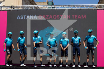 2022-05-12 - Astana Qazaqstan team  - 2022 GIRO D'ITALIA - STAGE 6 - PALMI - SCALEA - GIRO D'ITALIA - CYCLING